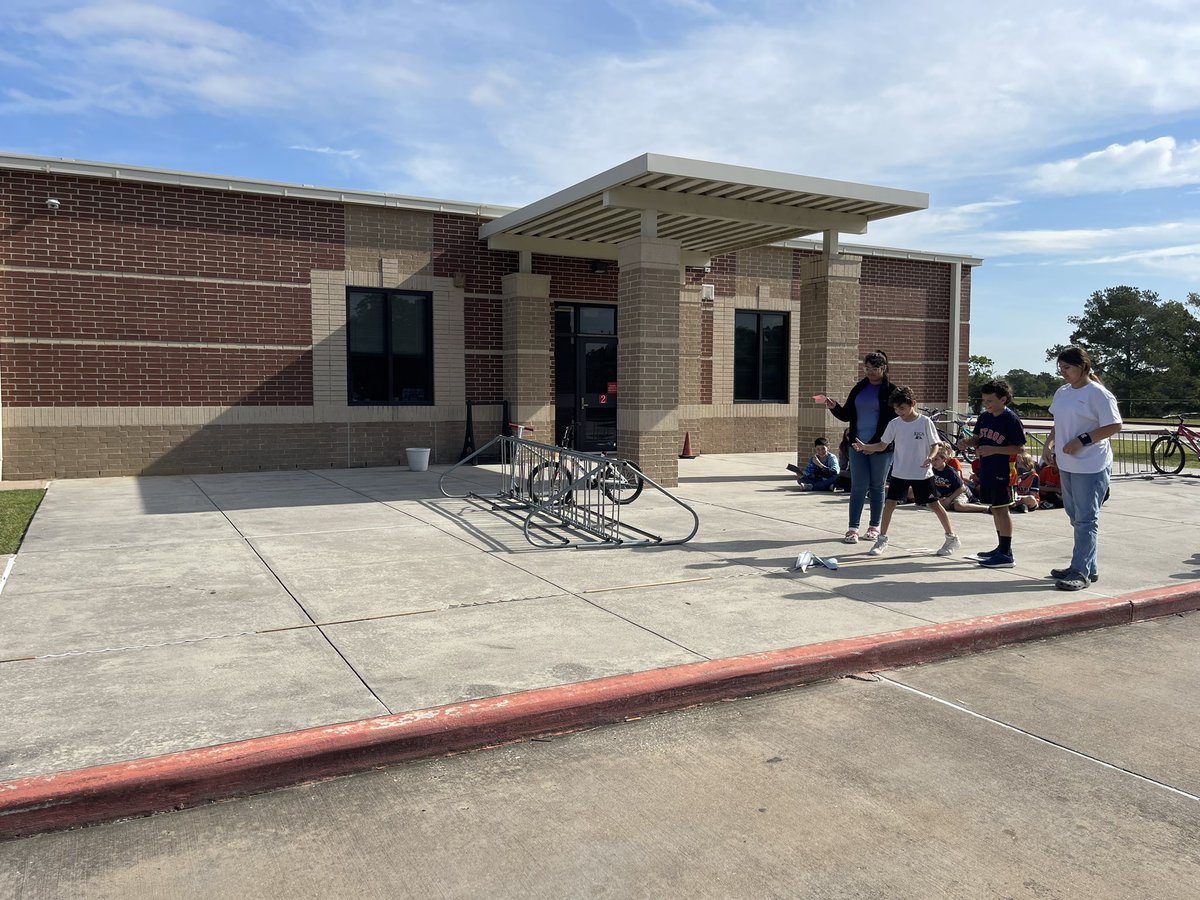 MsJamail's tweet photo. Testing variables with paper airplanes today!  #LPISD #FifthGradeScience #ForceAndMotion #ToBayshoreAndBeyond #STEM https://t.co/fur3XIWwjK