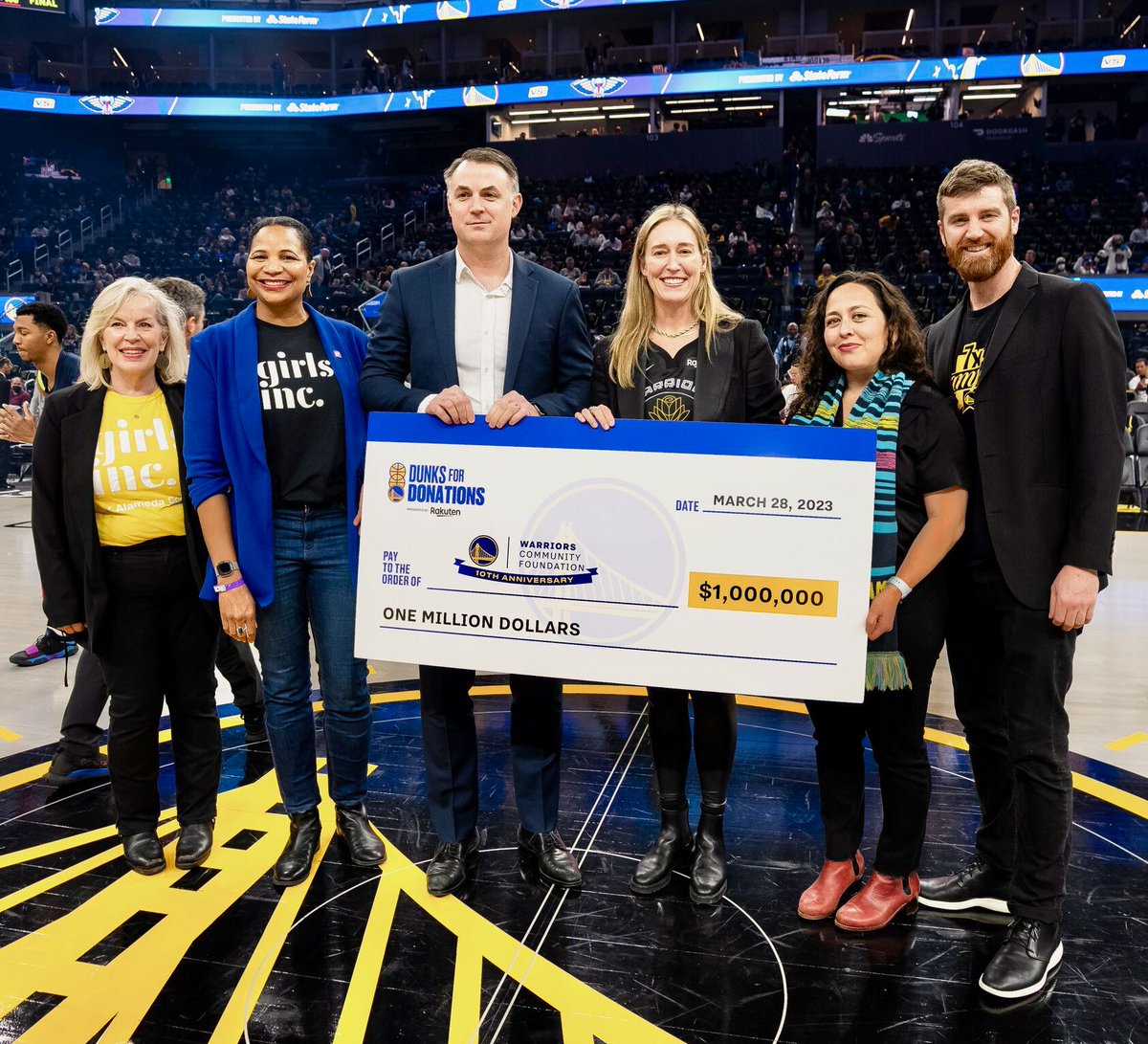 Summer Search (@summersearch) on Twitter photo As the NBA Playoffs tip-off this weekend, we're looking back on THIS amazing experience with the <a href="/warriors/">Golden State Warriors</a> & <a href="/DubsCommunity/">Warriors In The Community</a>!
Read more: summersearch.org/blog/snapshot-…
#DubNation #SummerSearchersHaveNoCeilings #DunksForDonations As the NBA Playoffs tip-off this weekend, we're looking back on THIS amazing experience with the <a href="/warriors/">Golden State Warriors</a> & <a href="/DubsCommunity/">Warriors In The Community</a>!
Read more: summersearch.org/blog/snapshot-…
#DubNation #SummerSearchersHaveNoCeilings #DunksForDonations
