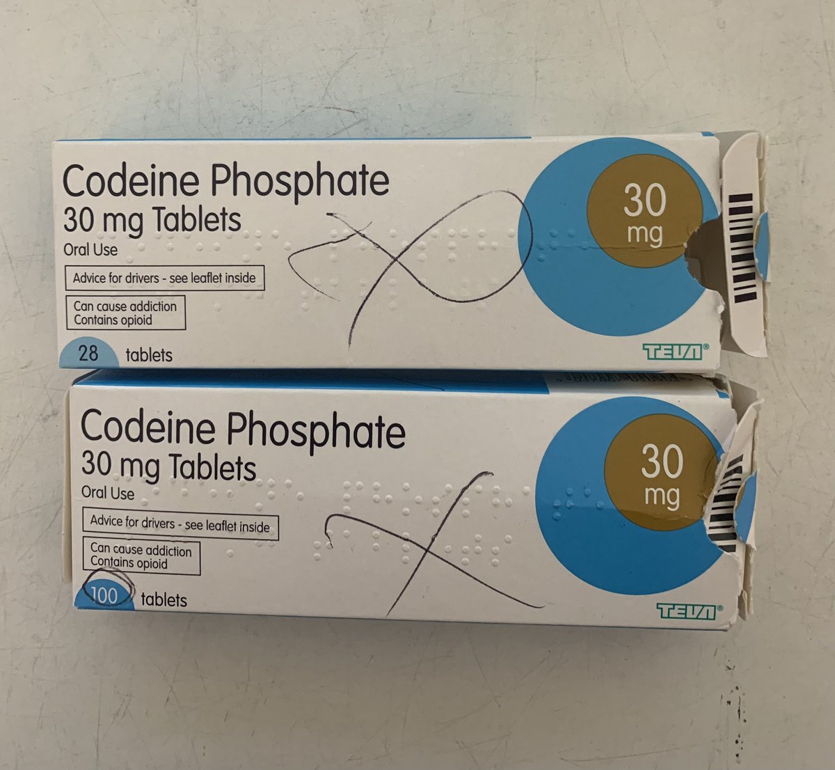 Mohammad_A's tweet photo. @tevapharmeurope 
Do you spot the difference? Patient safety at risk by bad design. https://t.co/ZJJPjgAG0y