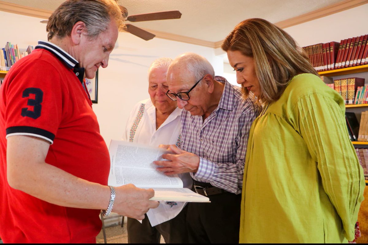 Fue un gusto reunirme con integrantes de la Federación de Asociaciones de Periodistas Mexicanos (FAPERMEX), un encuentro que nos permitió intercambiar ideas y experiencias sobre el ejercicio periodístico en el país. Agradezco a la <a href="/APO_Oaxaca/">APO Oaxaca</a> por la invitación.