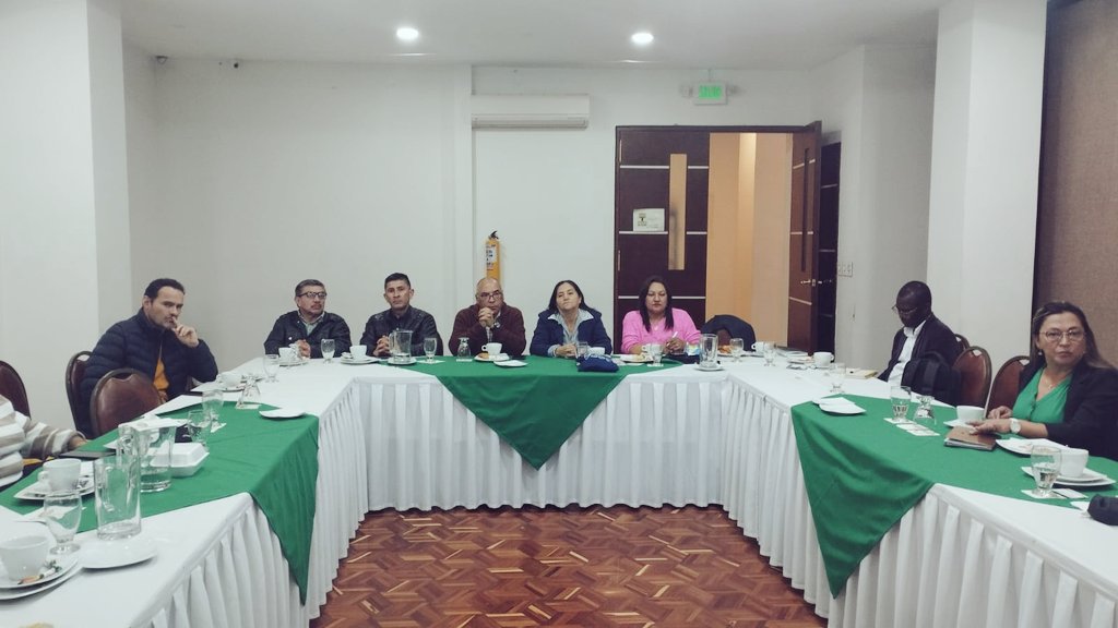 Ochavesbra's tweet photo. #AEstaHora, nos reunimos con representantes de las Asociaciones Sindicales #UNASEN, #SIMANA, #ASEGETRAN. Así generamos alianzas con las Organizaciones Sindicales de #LaGranCapital
@GERMANCHAMORRO1
@alcaldiapasto
@AndresPB1981 https://t.co/VrDOP8urVu