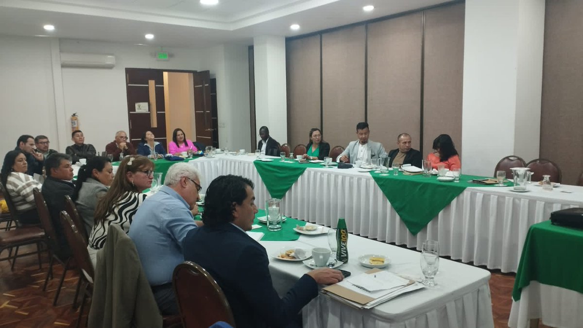 Ochavesbra's tweet photo. #AEstaHora, nos reunimos con representantes de las Asociaciones Sindicales #UNASEN, #SIMANA, #ASEGETRAN. Así generamos alianzas con las Organizaciones Sindicales de #LaGranCapital
@GERMANCHAMORRO1
@alcaldiapasto
@AndresPB1981 https://t.co/VrDOP8urVu