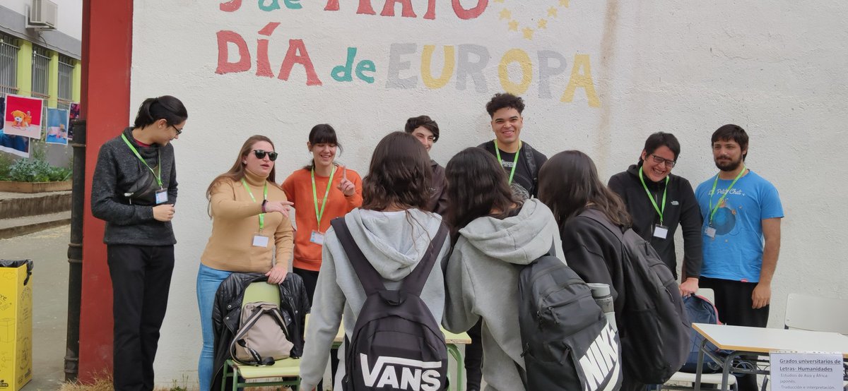 iessimancas's tweet photo. ORIENTANDO EL FUTURO, PARTIENDO DEL PASADO

Hoy se ha celebrado en el IES Barrio Simancas la primera Jornada de Orientación Académica y Profesional, destinada a los alumnos de 4º de ESO y Bachillerato. 
#orientacionacademica #iesbarriobilbao #iesquevedo #iesbarajas https://t.co/33kNnXqJ4K