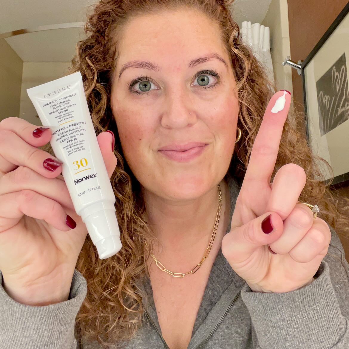 norwex's tweet image. Kindra Hayes completes her skin care regimen with Lysere Protect + Prevent Daily Mineral Sunscreen. 🤩

What’s to love:
❤️SPF 30 protection.
❤️Nordic antioxidant blend.
❤️ Zinc Oxide and Titanium Dioxide.
❤️Free from octinoxate and more.
❤️Reef-friendly.
#Norwex #skincare #beauty