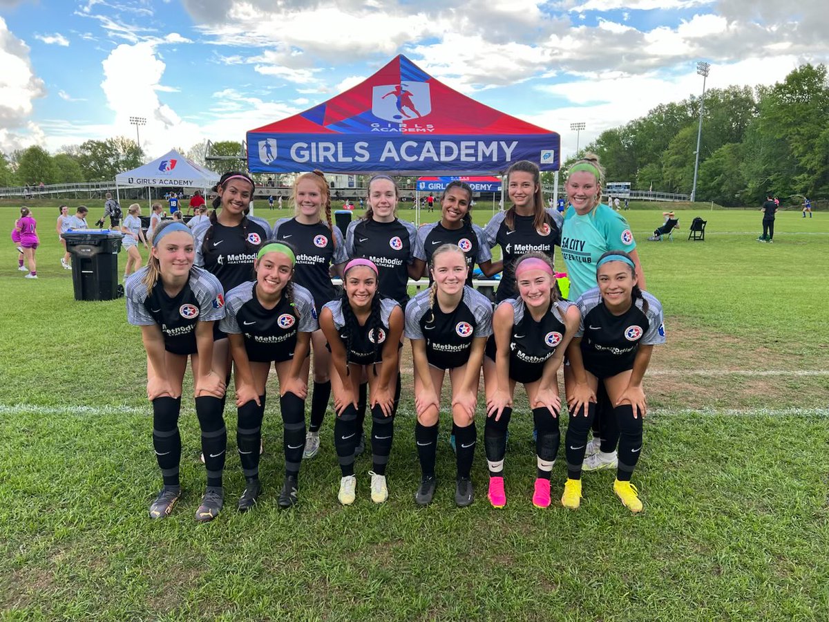 Off to a great start with the ⁦@SACity06GA⁩, but the weather had other plans 🌩️⚡️#GASpring  ⁦@sacitysc⁩ ⁦@GAcademyLeague⁩  Team dinner time 😜