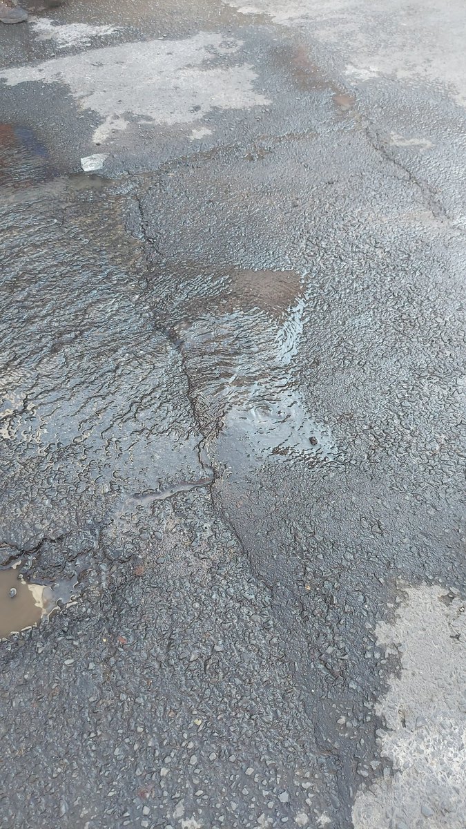 e_mariscal's tweet photo. @OPDM_Tlalne favor de atender fuga de agua potable en Av. Industria Eléctrica de México No. 48, esquina con Cementos Anahuac. Vista Hermosa https://t.co/eh0ZWL1OMP