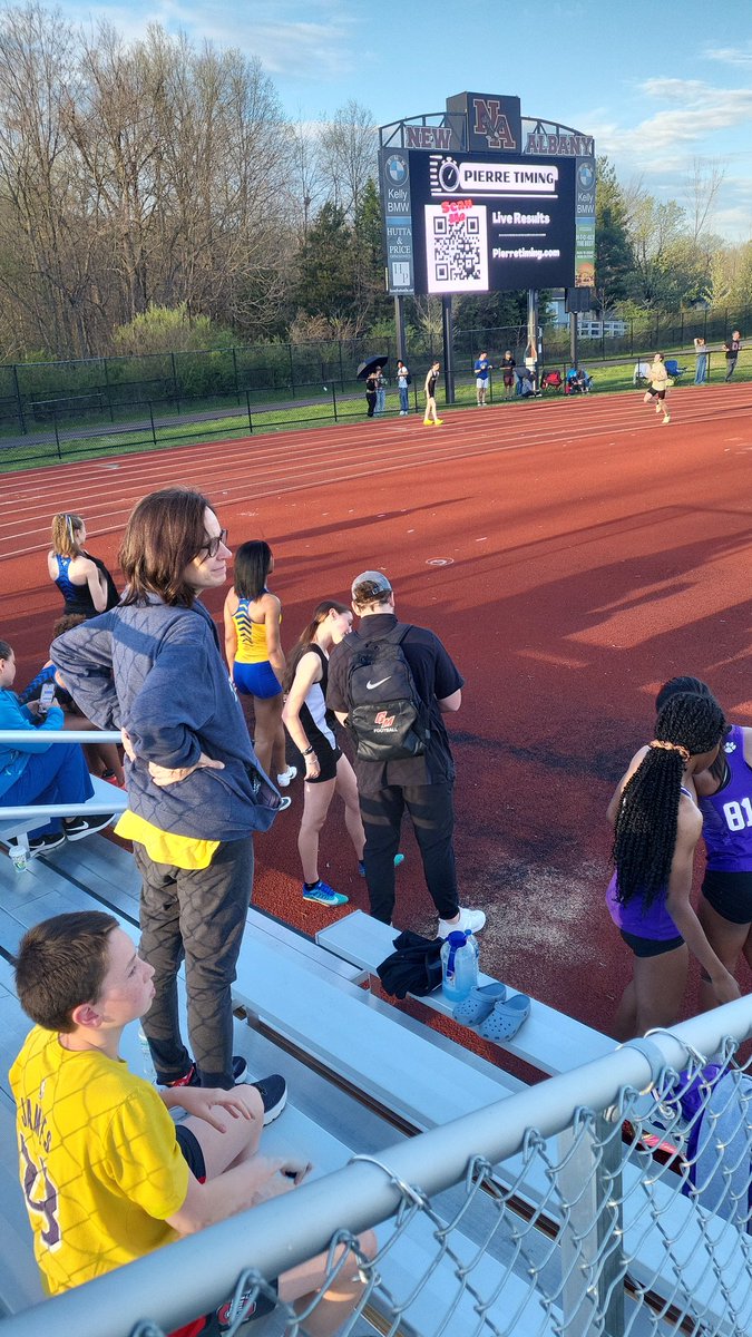 Freshman Olivia Burholt and <a href="/sscottedu/">Skyler Scott</a> watching a video of her clearing 4'8" at New Albany invitational @Cruiser_Sports @GMHS_IGTBAC_GM