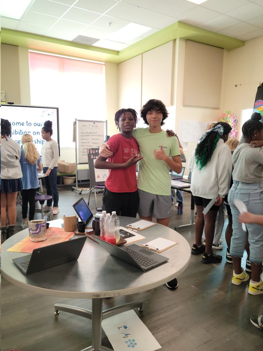 TaylorTurizo's tweet photo. Today we invited our TCS 5th graders to come check out some middle school projects! It was such a fun atmosphere-talking, learning and laughing 🌞 https://t.co/njEMkcXl2r