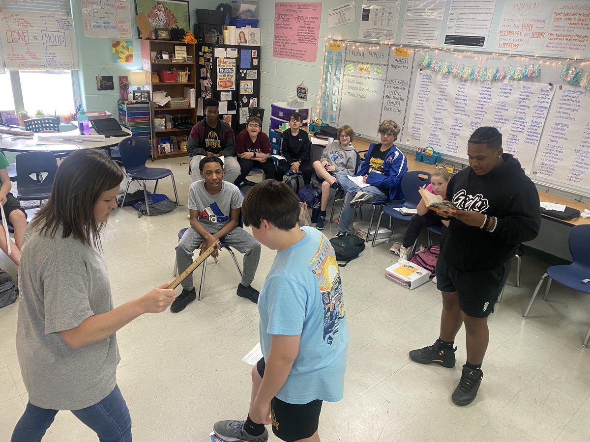 lauren_allinder's tweet photo. Highlights from today’s Tableaux presentations - I even had the pleasure of being included in a few! #AllindersAngels ROCK! @TweetDCS_HMS #TigersToTheTop https://t.co/NryO8f9MlQ