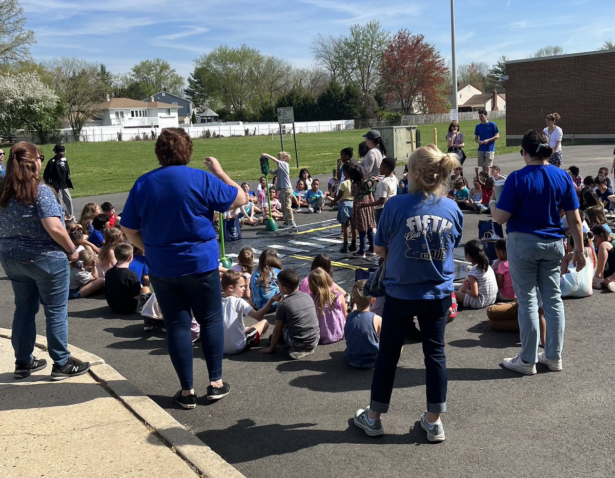 MsLisaJFCooper's tweet photo. A big thank you to Cross County Connection for speaking to our students today! Their South Jersey Safe Routes to School program encouraged our Jaguars to safely walk and bicycle to school. @jfcooperes #ccctma #schoolsafety
#SafeRoutesNJ https://t.co/JSOQ86I0Na