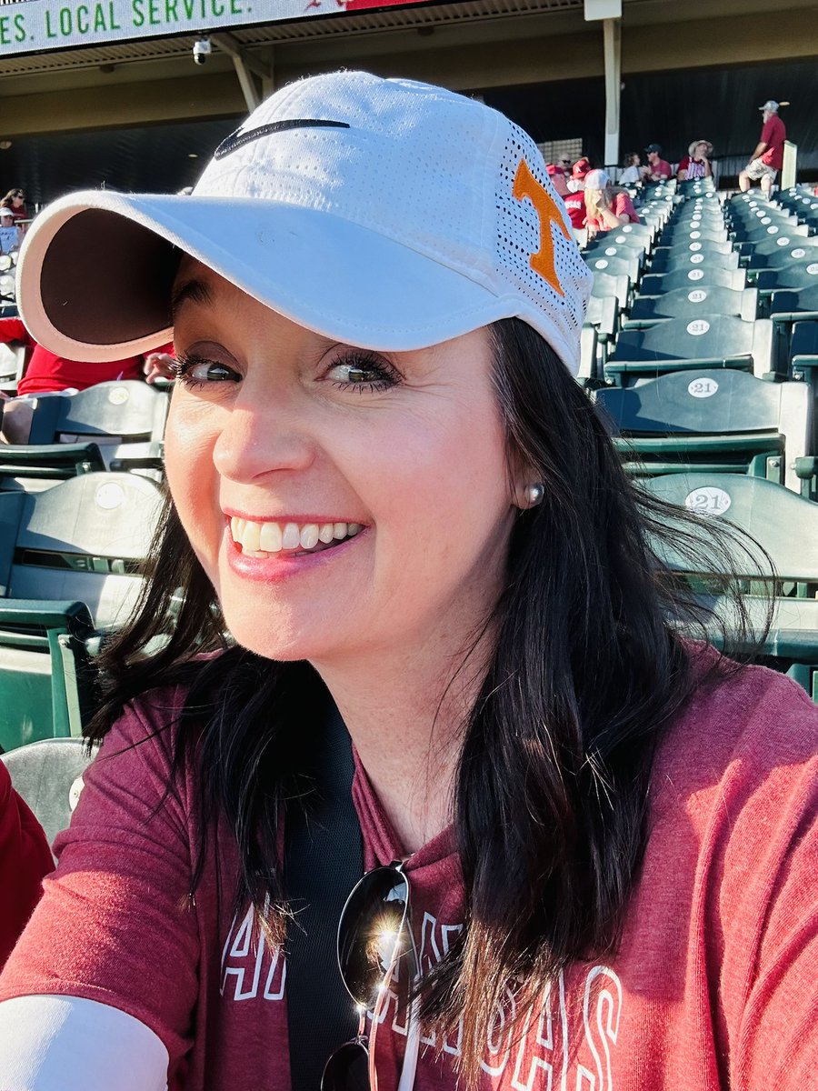 jsj2012's tweet photo. When you love Tennessee but your kid goes to Arkansas… Go Vols…I mean Hogs…I mean Vols! https://t.co/Cry7WXZF4y
