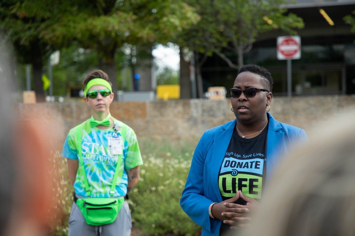 Parkland's tweet photo. Parkland raised a #DonateLife flag to draw awareness to organ donation on #NationalDonateLifeBlueandGreenDay. We heard from mechanical heart recipient, 6x heart attack &amp; heart transplant recipient turned psychologist, Dr. Brittany Clayborne! https://t.co/QhOgZQQgrz
@swtransplant https://t.co/QwLcGS44R3