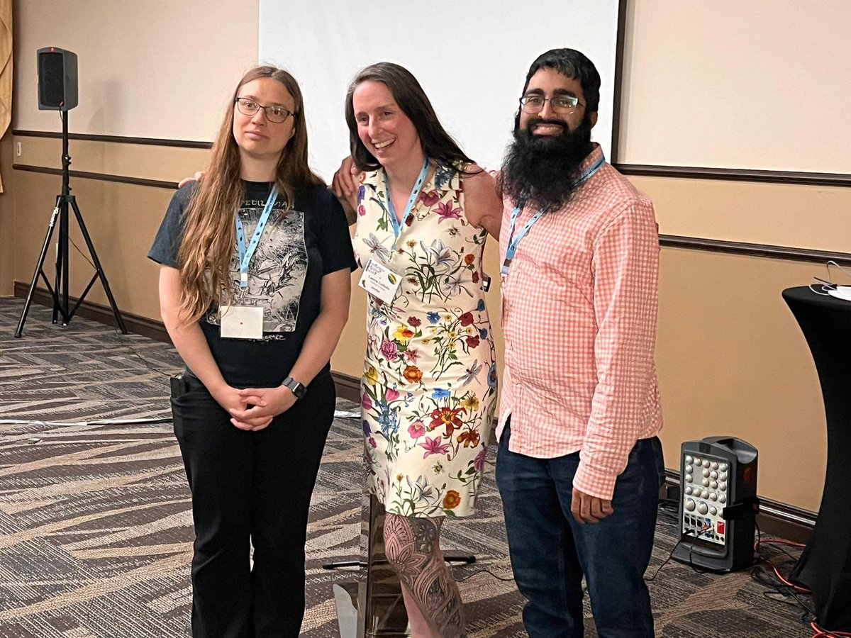 laurenguillette's tweet photo. The 2021-2023 Early Career Award winners for the @ComparativeCog Society. @MarisaHoeschele takes it all a bit too seriously 🤣 #Co3_2023 https://t.co/6iCikBjSUe