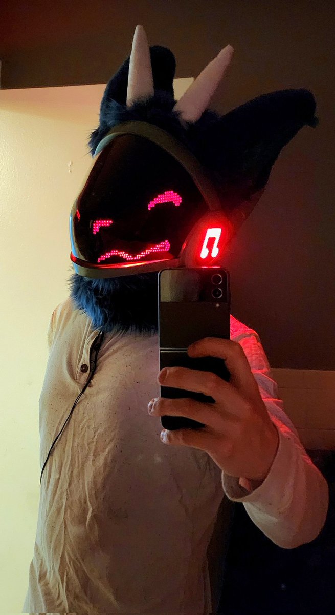 Virlud1's tweet photo. Finally a weekend where I don't have to wear a hoodie outside. :D

Work was long but now it's time to chiiilllll

#protogen #FursuitFriday https://t.co/lr5AOHZYpM