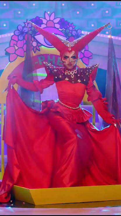 SoraserKun's tweet photo. La vrd tengo que reconocer pero yo jamás considere la reina de la más draga 4 a rebel mork para mí la reina es c-pher ya ah llegado este momento de cancelar a esa churpia de rebel mork pero tenemos que admitir hermanas que jamás tomo enserio si reinado y la que soporte 💅💅 https://t.co/l7QtryurPA