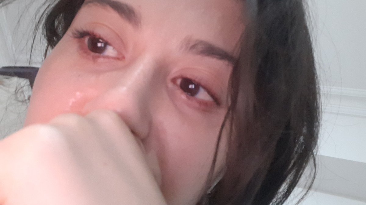 theialeyna's tweet photo. projeyiiii YAPAMIYOOOM YAA sinirlerim cok bozuldu offf yetistiremicem😣😣 https://t.co/A1U6vwKuNb