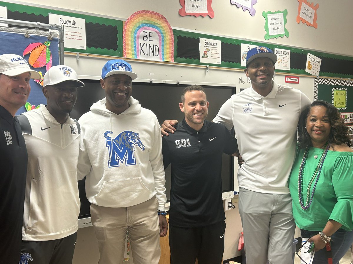 dteskyscrapers's tweet photo. We would like to extend a very special thank you to @Iam1Cent for speaking at our TCAP Pep Rally! You truly are an inspiration and we appreciate you giving back to our boys and girls!! 💚💙💚💙#TCAPREADY @BrandyeWilliam1 https://t.co/SLuSqaPkiV