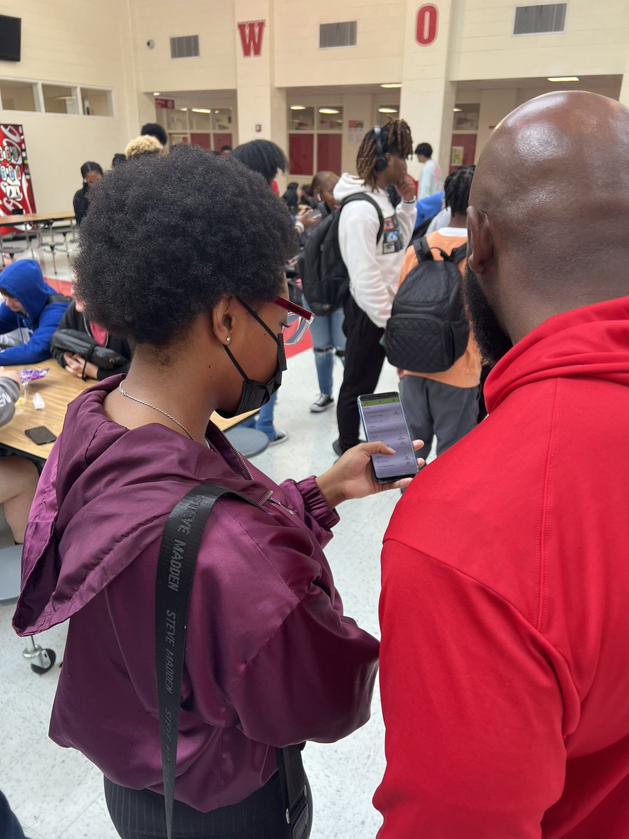 HRogersPi's tweet photo. Sweets for 7 today at all lunches! Students passing all 7 classes at T3 got to grab a sweet treat. #PBIS #ACES @WHS_HCS @purvisjackson02 https://t.co/MMcXnIubHL