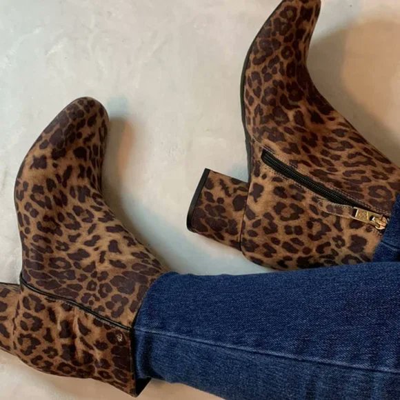 lisnarda06's tweet photo. Check out this listing I just added to my #Poshmark closet: SAM &amp; LIBBY Women's Ankle Eliza Leopard Chunky Booties Size 7.5. https://t.co/XUfAzrSN0n #shopmycloset @poshmarkapp https://t.co/JasHn0Ky4C