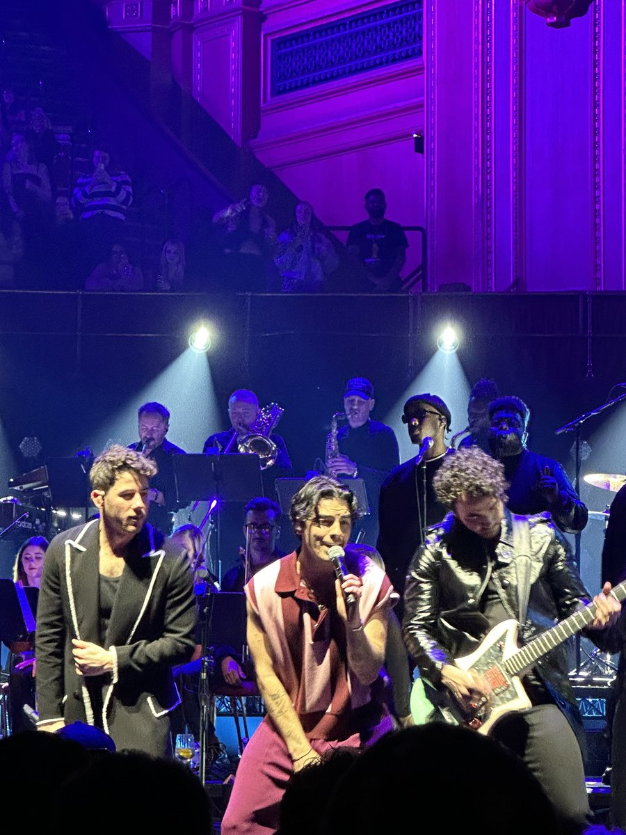 silly_billy101's tweet photo. Until next time 🖤 Thank you for an incredible evening @jonasbrothers @nickjonas @joejonas @kevinjonas #OneNightOnly @RoyalAlbertHall 🔥 https://t.co/vAPk2FLc2p