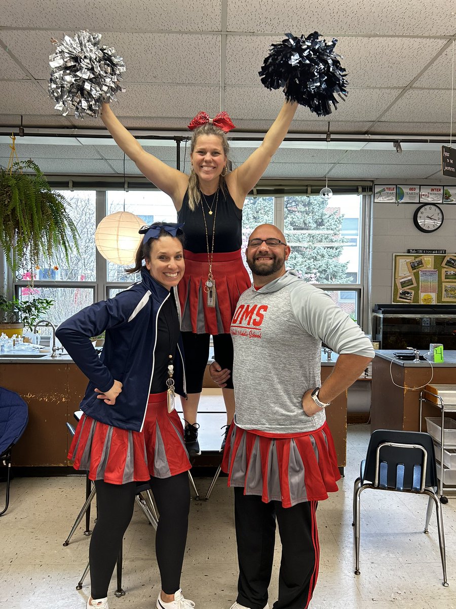 mrsjSTEM's tweet photo. The science department had fun cheering on our #winning math department this week for our undercover spirit week! O’Neill teachers are simply amazing!📣🤸‍♀️👏 #dg58pride #dg58learns @MattNeustadt https://t.co/VoW9aOsY9W