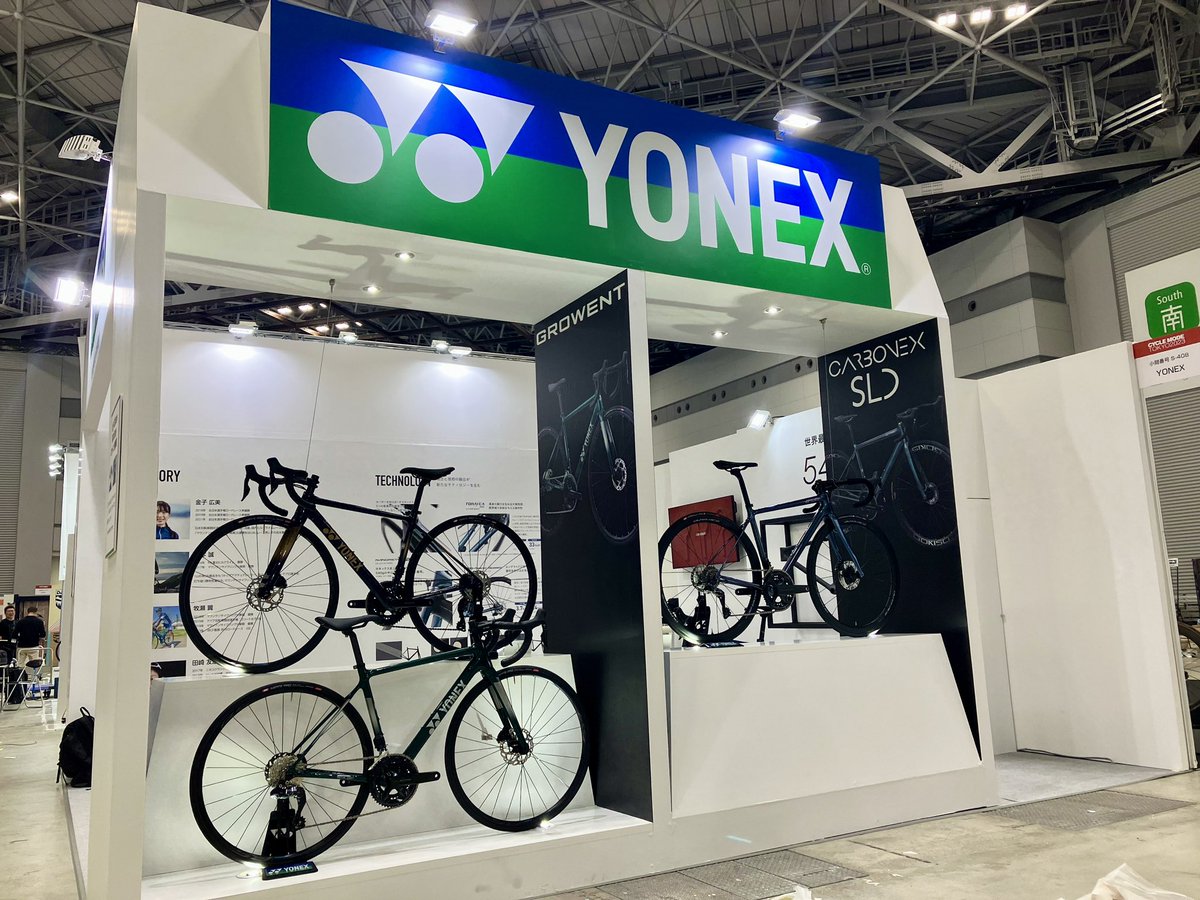 yonex_jp's tweet photo. 🚴♂️おはようございます!
日本最大のスポーツ自転車フェスティバル・CYCLE MODE TOKYO2023に出展します。
#金子広美 選手、#���本誠 選手をお招きし���サイン会も開催します。
ご来場お待ちしてます😆
#ヨネックス #ロードバイク #CARBONEX #SLD #GROWENT #サイクルモード #東京ビッグサイト https://t.co/qnfdzEMnub