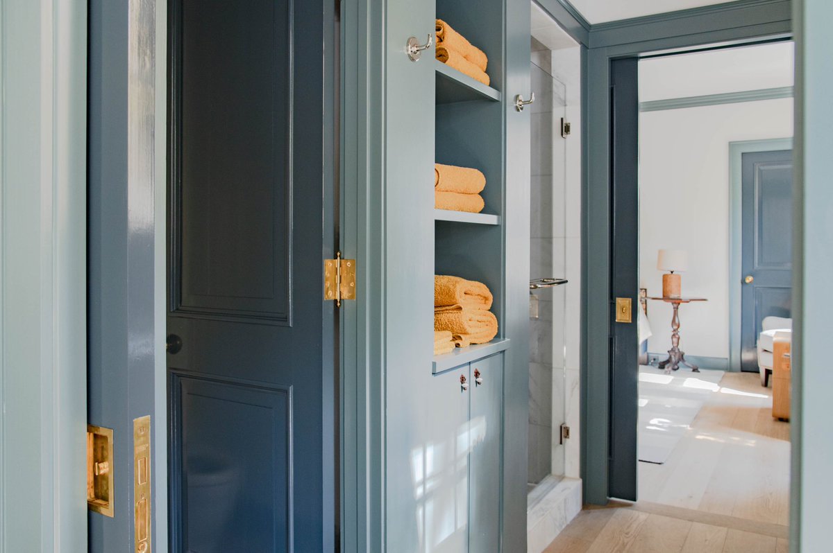 Bloomfield_Orig's tweet photo. It’s the natural light and calm paint touches for us. ✨ #bloomfieldoriginals #cabinet #interiordesign #bluebathroom #bluecabinets #graycabinets #bathroomdesign #bathroomcabinets
#customcabinetry #customcabinets
#kitchendesign #kitchen #custom #custommade #homedesign #nashville https://t.co/fhlPTjOB5z