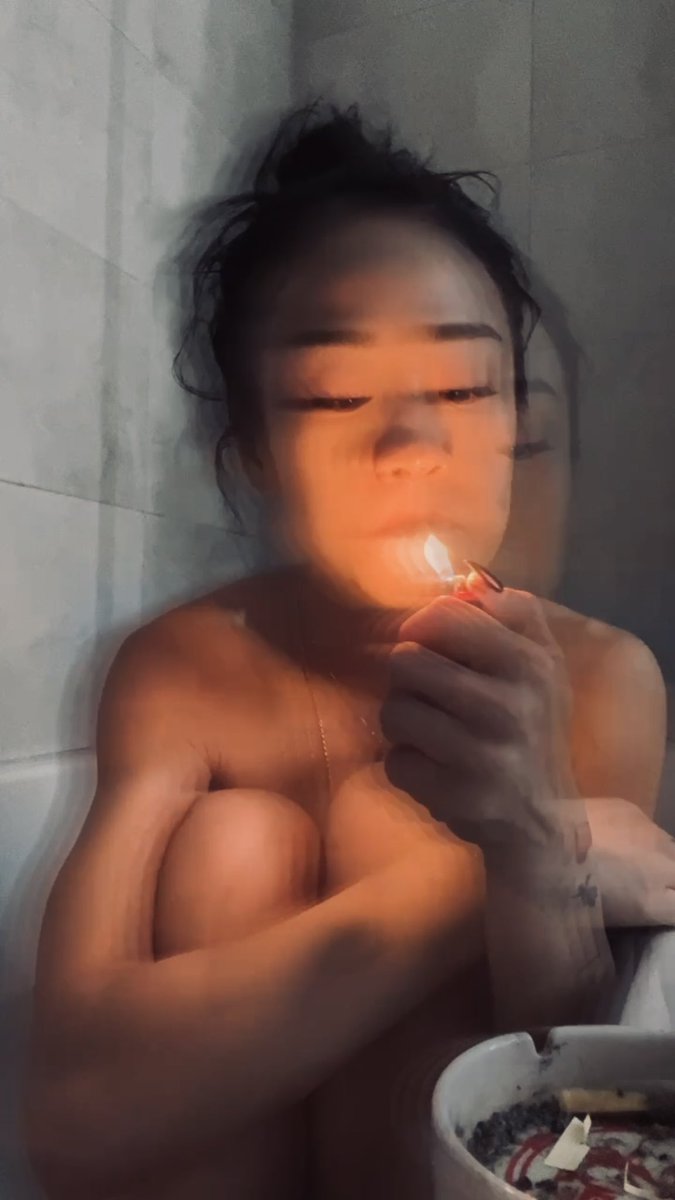 bluedreamzla's tweet photo. 大麻を吸うたびにこれがあったら楽になるけど知らない人ってたくさんいるんだよな〜って思う https://t.co/aYKFOg8FTo