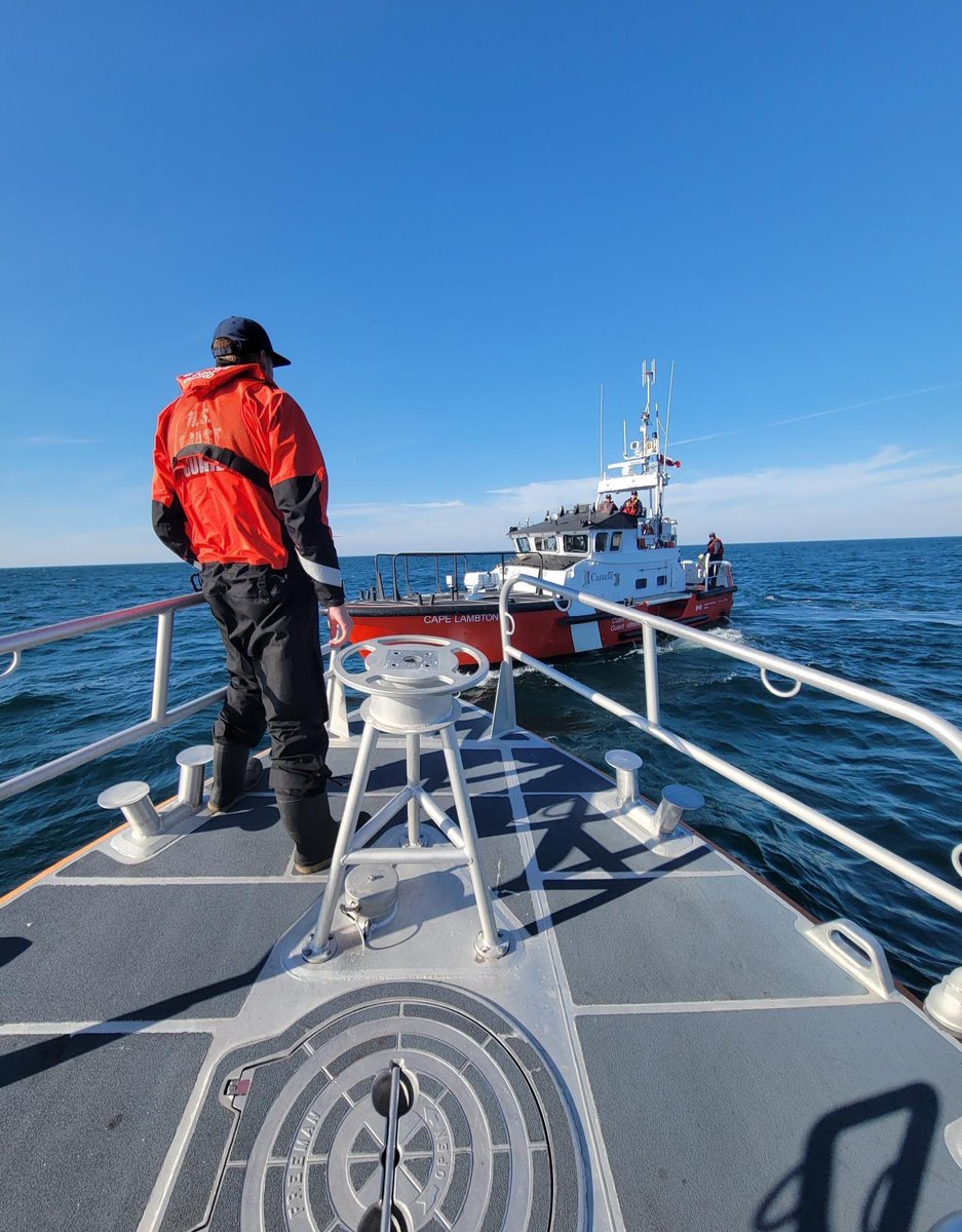 “Heads up on the boat!”

#FridayFromTheField- #USCG STA Niagara conducted joint training with our partner agency @CoastGuardCAN. These trainings help build relationships and boost the preparedness for all. We are grateful for our #partnerships. #GreatLakes

📸: BMC Patino