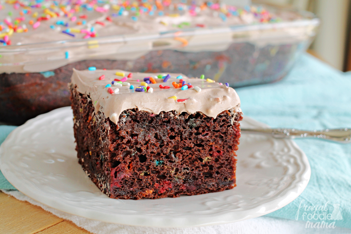 ~New Recipes~ Chockfull of #rainbowsprinkles , this dense and fudgy Chocolate #Funfetti Sheet Cake is topped with the most airy & light #chocolate whipped frosting. A little slice of happiness on a plate! Get the #recipe at>> thefrugalfoodiemama.com/2023/04/chocol… #chocolatecake #dessert