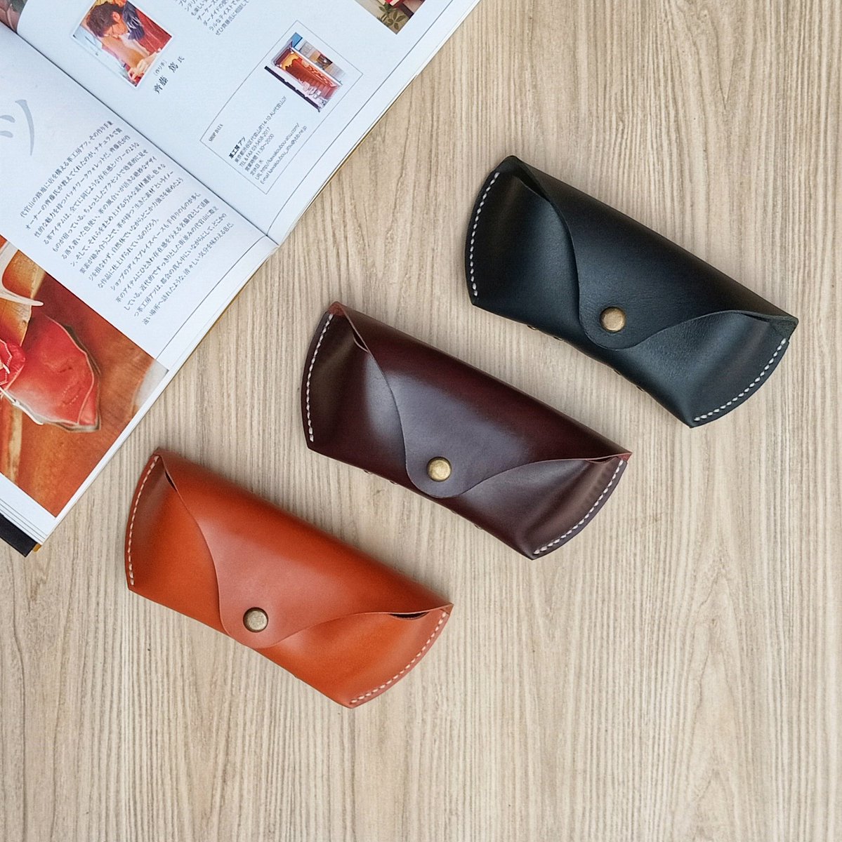 [ Sunglasses Case ]

Black ✅️
Dark Brown ✅️
Brown ✅️

●
#ARMyLeather
#leathergoods #leathercraft #leatherwork #sunglasses #sunglassescase #leathercase #craftsmanship #dailygoods #gresik #indonesialeathergoods #madeinindonesia