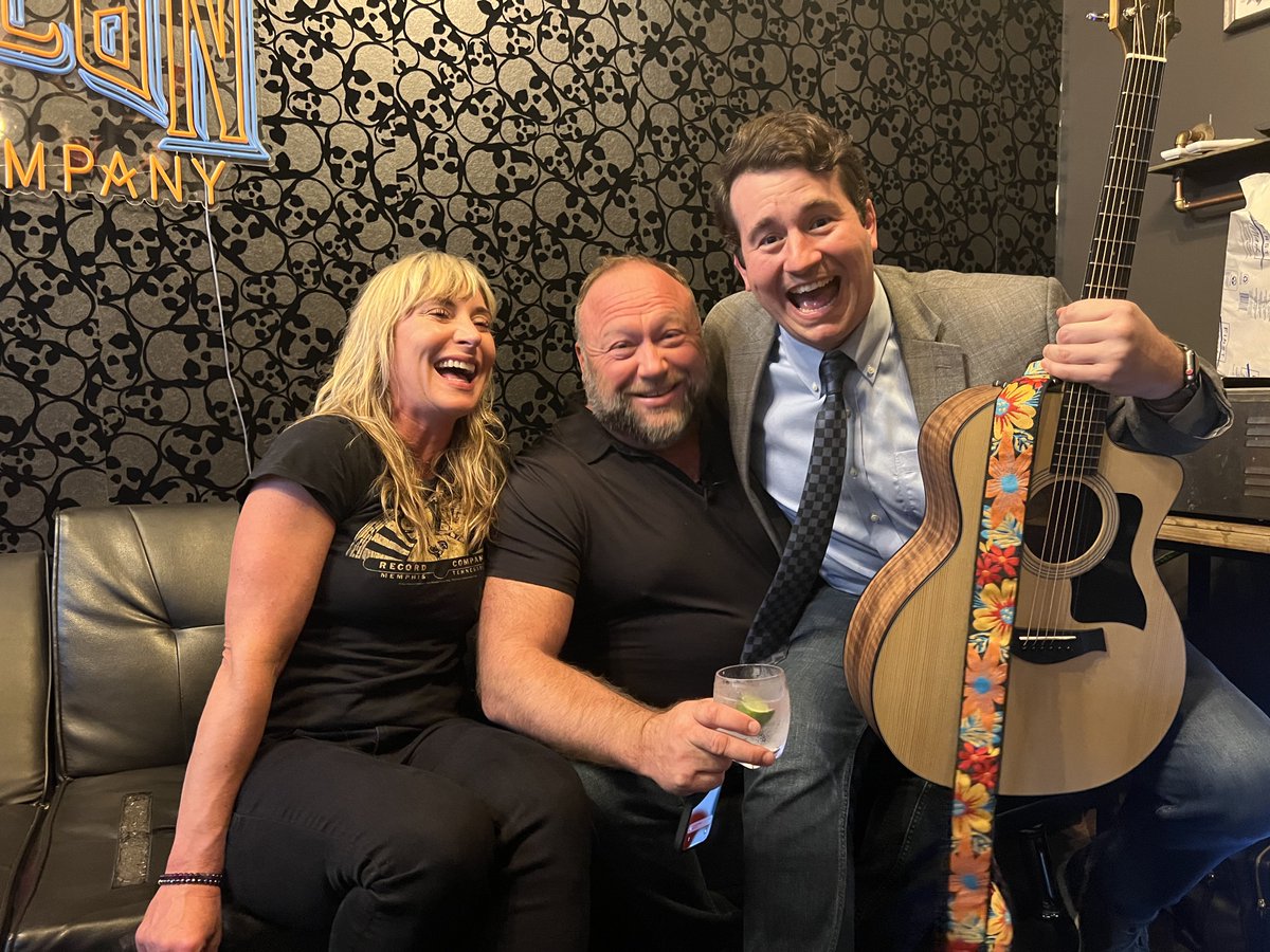 alexstein99's tweet photo. We are going live with Alex Jones 

Watch @Timcast here⬇️

https://t.co/98YuAUWAlf https://t.co/GNT2QHa7It
