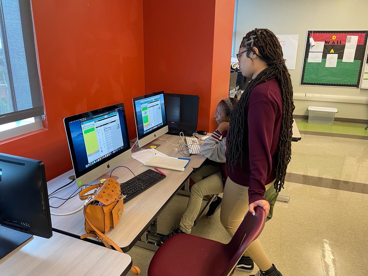 LoynoSCD's tweet photo. The Wolf Pack meets the Roneagles! The #LoynoSCD donated a few updated computers to the students at @McDonogh35 (our amazing director’s alma mater) for their AP computer science classes and design units! We can’t wait to see the work they’ll create! 🐺🦅 https://t.co/8yM2daDhqj