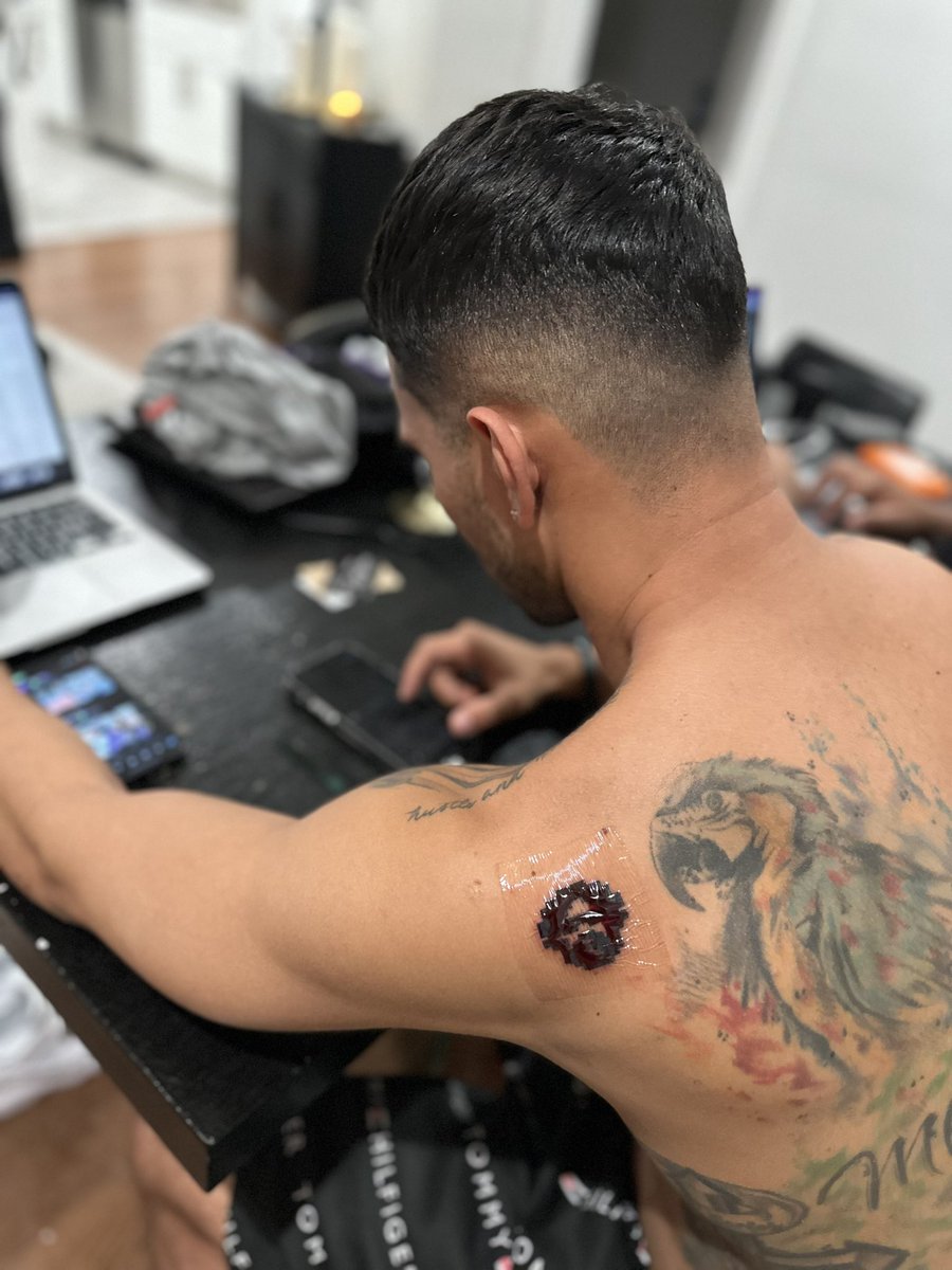 RamosMzl's tweet photo. Today This Legend has officially become a real MFER LEGEND forever.. anything for DeGods @IluminadoNFT  @ILUM1NFT  @frankdegods @kevindegods  @DeGodsNFT  @DeNYC2023 @DeGodsCommunity https://t.co/aHI4ak0wDN