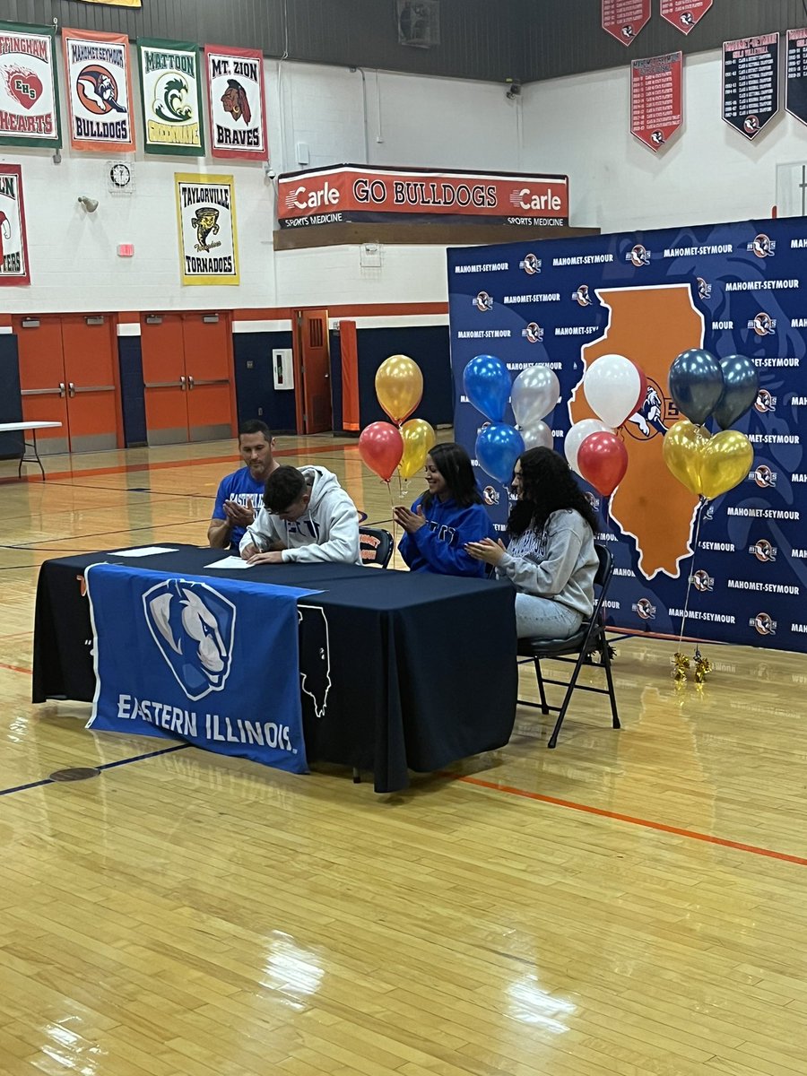 🚨⭐️ ✍️ 📝 ⭐️🚨
CONGRATULATIONS to these 4️⃣ standout student athletes as they sign their intent to play football at the next level. <a href="/HouchinBraden/">braden houchin</a> <a href="/BohmWyatt/">Wyatt Bohm</a> <a href="/RogersQuenton/">Quenton Rogers</a> <a href="/NickGGolden/">Nick Golden</a> 

GO BULLDOGS!!!
#FamilyStrong