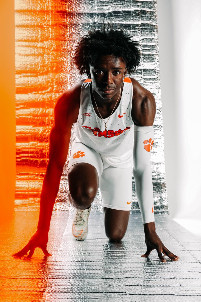 ClemsonTrackXC's tweet photo. Cameron Rose runs a BLAZING wind-aided 20.25 200 meter dash 🔥🔥🔥 https://t.co/eiX0m6TGw7