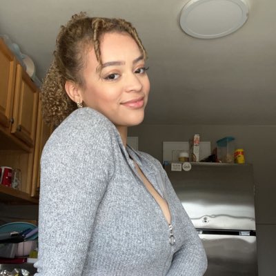 selenaaaleonn's tweet photo. #NewProfilePic https://t.co/Nk4S7aS9ou