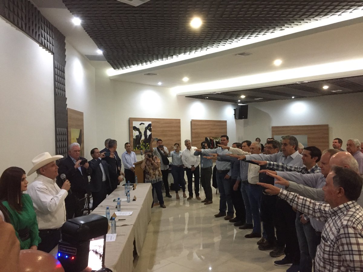 AMLAC_Mexico's tweet photo. En compañía de autoridades e invitados, el Ing. Homero García de la Llata @hgarciadelallat  tomó protesta del nuevo Consejo Directivo de nuestra organización, encabezado por el Sr. Ricardo Alberto Valdes Quintanilla, quien inicia su gestión como presidente de @AMLAC_Mexico https://t.co/tBsV4OMphI