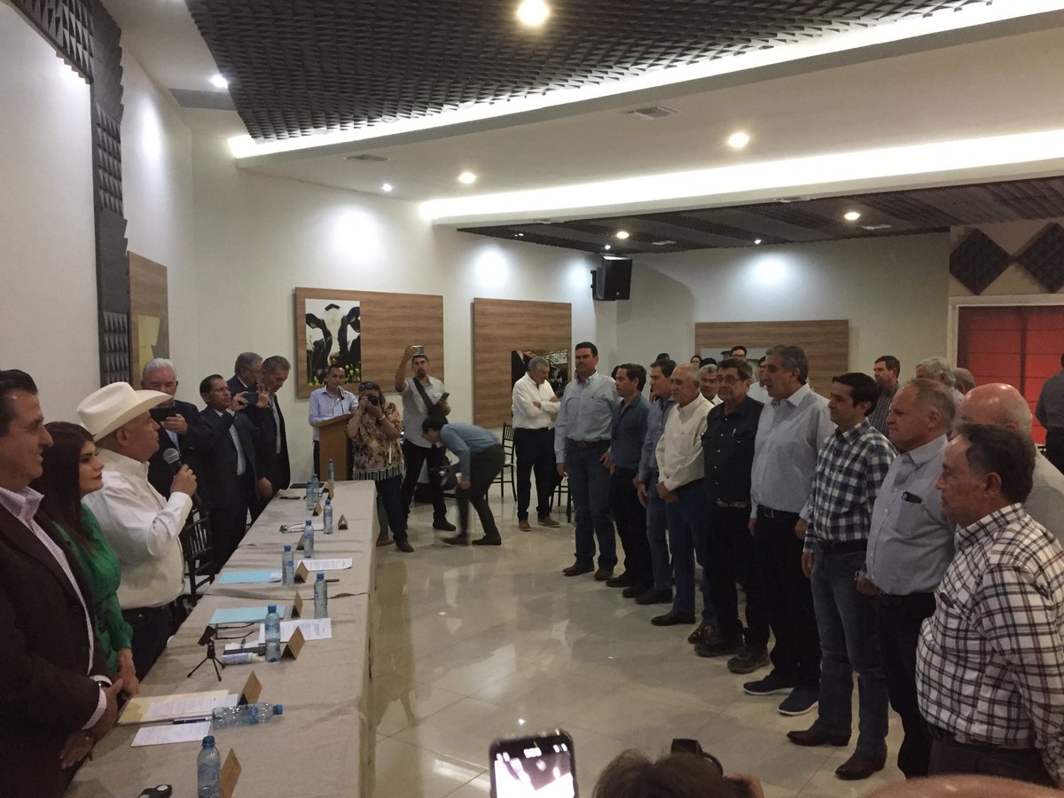 AMLAC_Mexico's tweet photo. En compañía de autoridades e invitados, el Ing. Homero García de la Llata @hgarciadelallat  tomó protesta del nuevo Consejo Directivo de nuestra organización, encabezado por el Sr. Ricardo Alberto Valdes Quintanilla, quien inicia su gestión como presidente de @AMLAC_Mexico https://t.co/tBsV4OMphI
