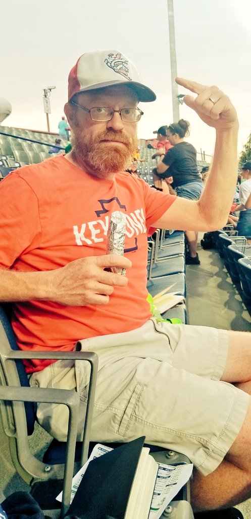karlschreiter's tweet photo. My man @CrazyHotDogVndr must have seen my hat - nice! ⚾️ 🌭
#Fightins #Phillies #MiLB #Keystones https://t.co/mxQDp2jNqU