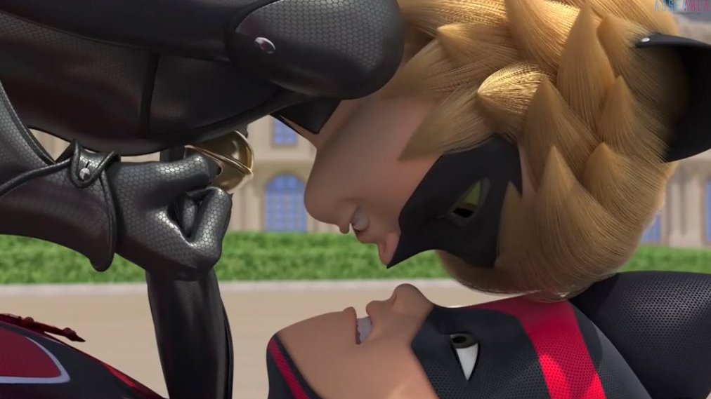 MiraculousPE's tweet photo. #MLBS5Spoilers #DerisionMLBS5 🐞🐈‍⬛
Adrien se quedó con unas ganas increíbles de partirle la cara a Kim 🤣 Pero con todo y todo, creo que si Marinette aceptó las disculpas de Kim, damos la merecida paliza por cancelada 🙃 https://t.co/2B0aaYWM6U