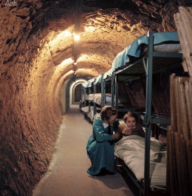 HistoricHub's tweet photo. Woman and child in an underground tunnel during the bombing of London, World War II, January 1945. https://t.co/gAqsJx24kr