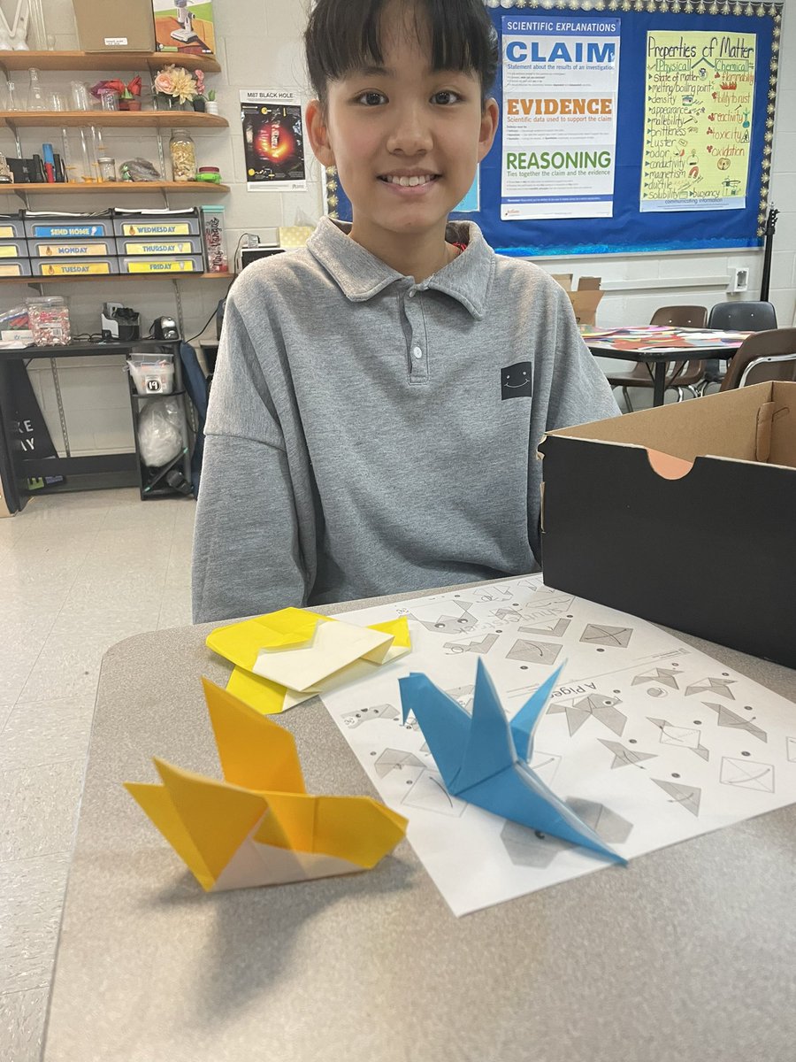 MrsVargas4's tweet photo. Origami Club today @CrosswindElem https://t.co/UUu9hekjPj