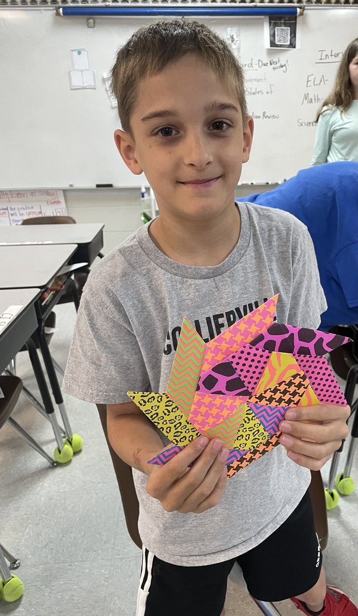 MrsVargas4's tweet photo. Origami Club today @CrosswindElem https://t.co/UUu9hekjPj