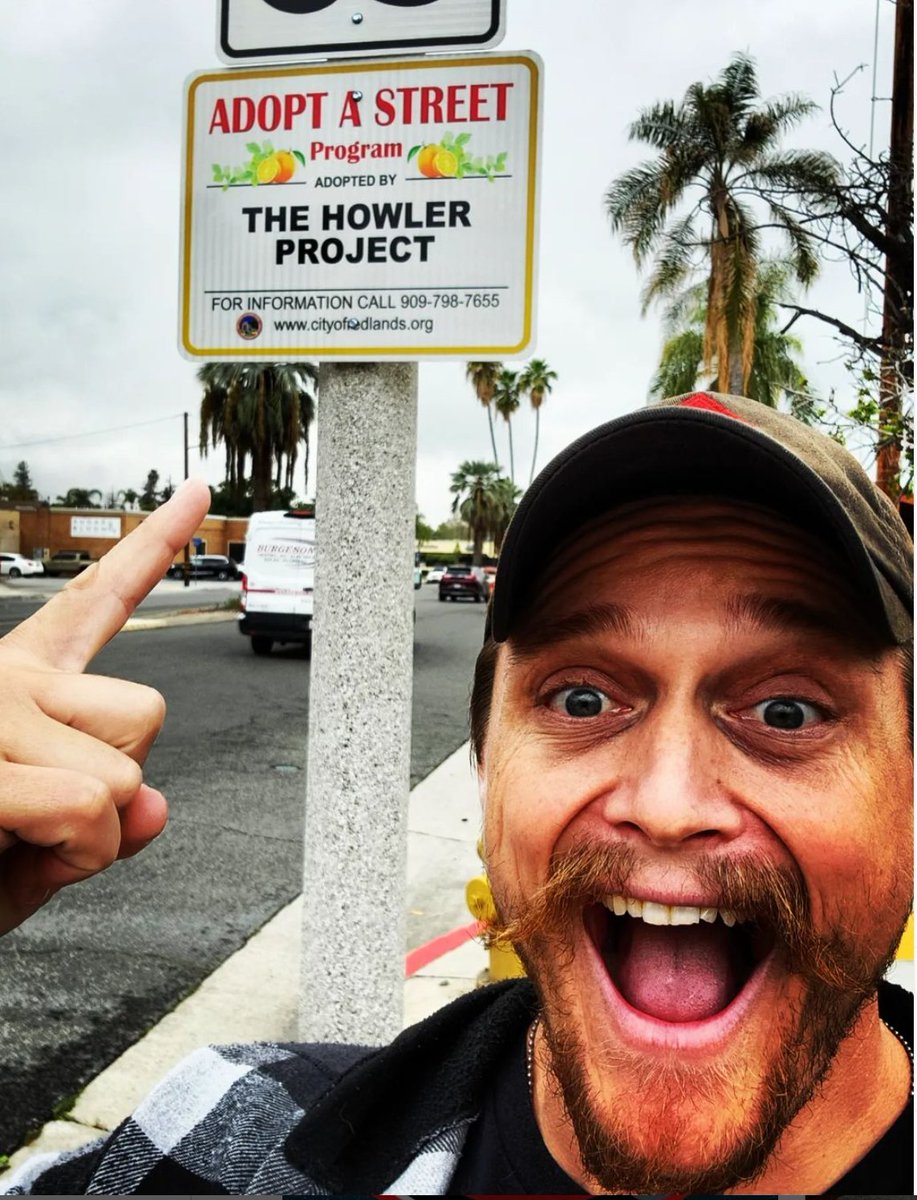 TheMadViolet's tweet photo. We did a thing! @HowlerProject has officially adopted a section of #Redlands Blvd.

Thanks to @CityofRedlands for the opportunity to serve.

Any SoCal #Howlers want to get involved, DM me. Let's get together.

#BreakTheChains #LiveForMore #NeverBow #RedRising #WhatWouldSevroDo https://t.co/EALnc4cVtL