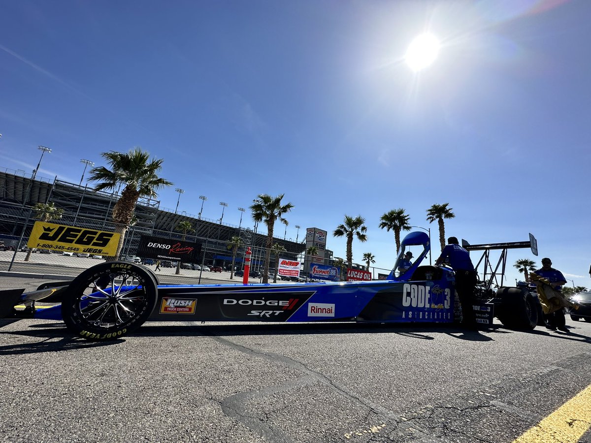 TSRnitro's tweet image. .@LeahPruett_TF is the provisional No. 3 qualifier at the #Vegas4WideNats after Q2, based off her Q1 run. In Q2, Pruett ran 6.118 ET at 112.64 mph. 
#TSRnitro | #NHRA | @code3associates | @Dodge