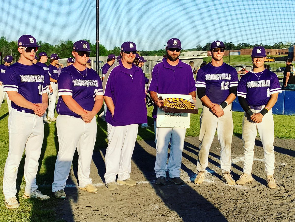 GlennMParrish's tweet photo. Seniors who started with Bearcat Head Baseball Coach Arron Kimes and assistant Jake Fennell in 2020, a season shortened to three games by the COVID pandemic, completed their 50th program tonight at Two Rivers.

#bearcatsalltheway

@BoonevilleBball @ArronKimes @Coach_JFennell https://t.co/aFvyk0wwO0