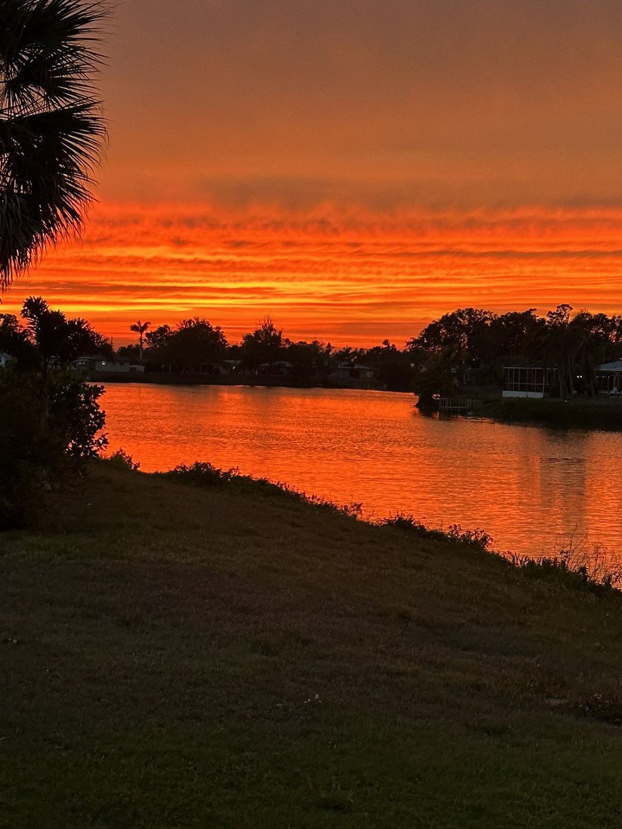 jeri_black's tweet photo. Gorgeous sunset https://t.co/5Zl0dvYXaL