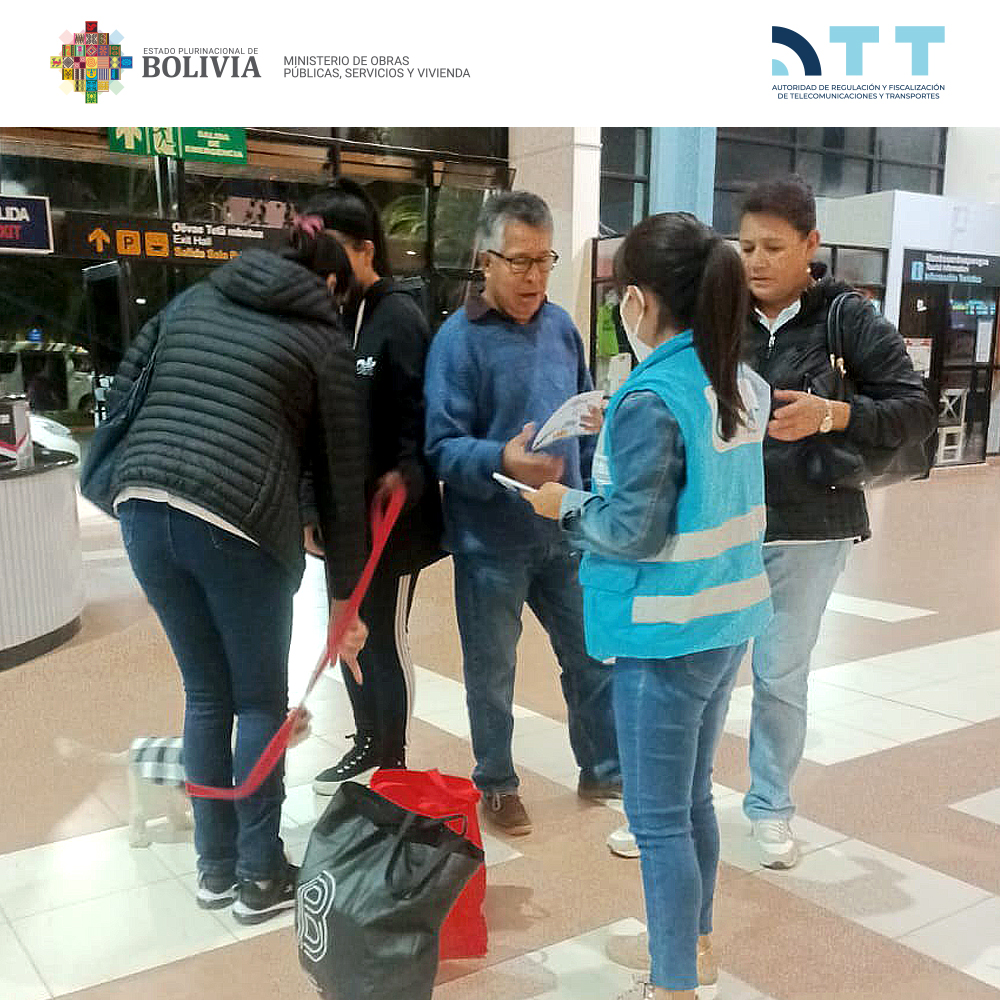 ATTBolivia's tweet photo. #SSATT a tu servicio
Ante la demora de un vuelo de #Tarija a Cochabamba, instruimos y verificamos que se otorgue #compensaciones. Ante consultas o reclamos, acude a los Supervisores de Servicios @ATTBolivia en aeropuertos y terminales interdepartamentales
#ChurasObrasParaTarija https://t.co/bC3YAYlLcI