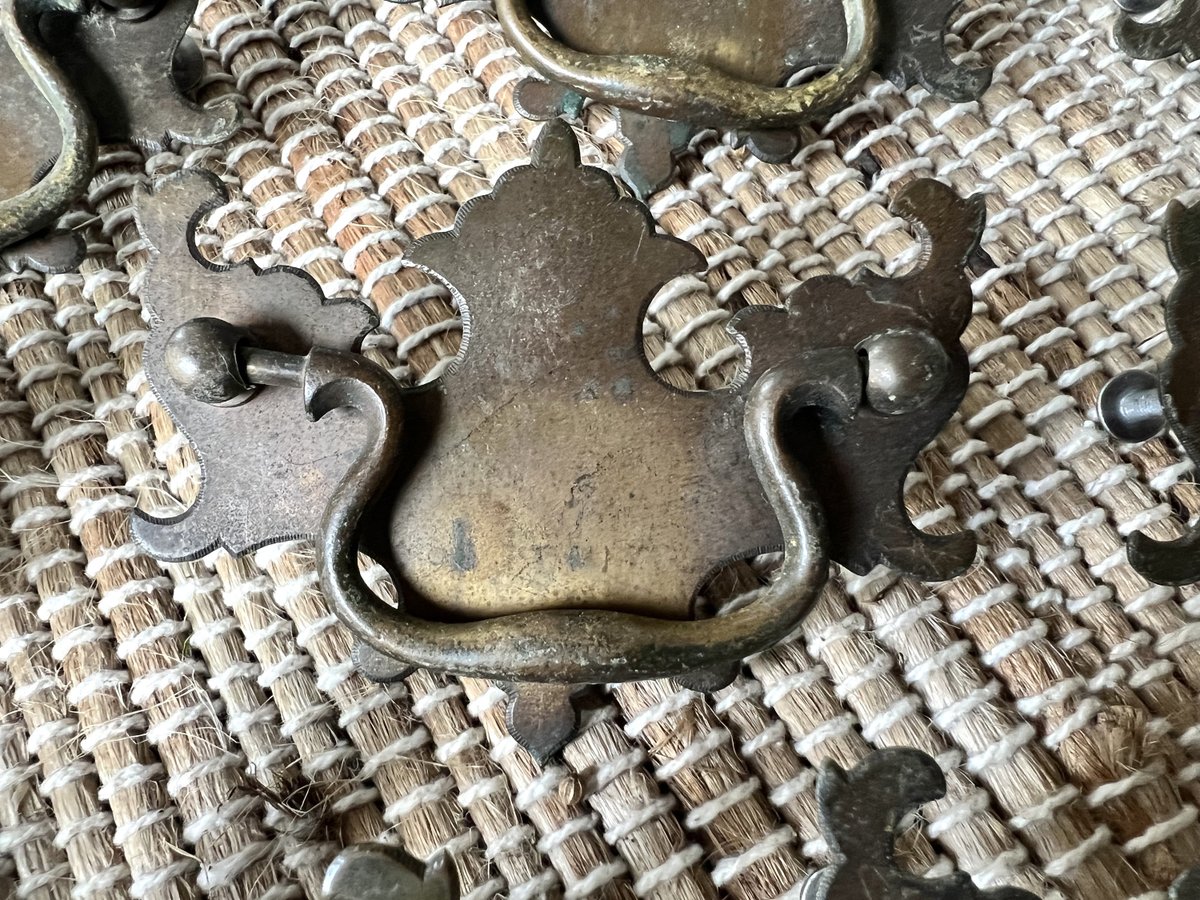 VSeagrape's tweet image. Drawer Pulls, Pairs Vintage Brass Hardware Drawer Pulls Handles, 3'' Center Hardware, Vintage Hardware, Vintage Drawer Pulls, Metal Handles 
etsy.com/listing/145594… #VintagePulls #VintageKnobs